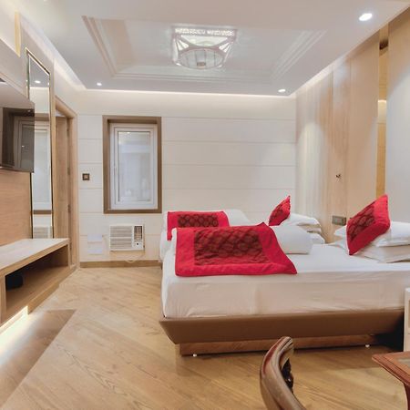 Empire Suites, Ню Делхи Екстериор снимка