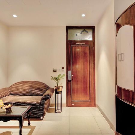 Empire Suites, Ню Делхи Екстериор снимка