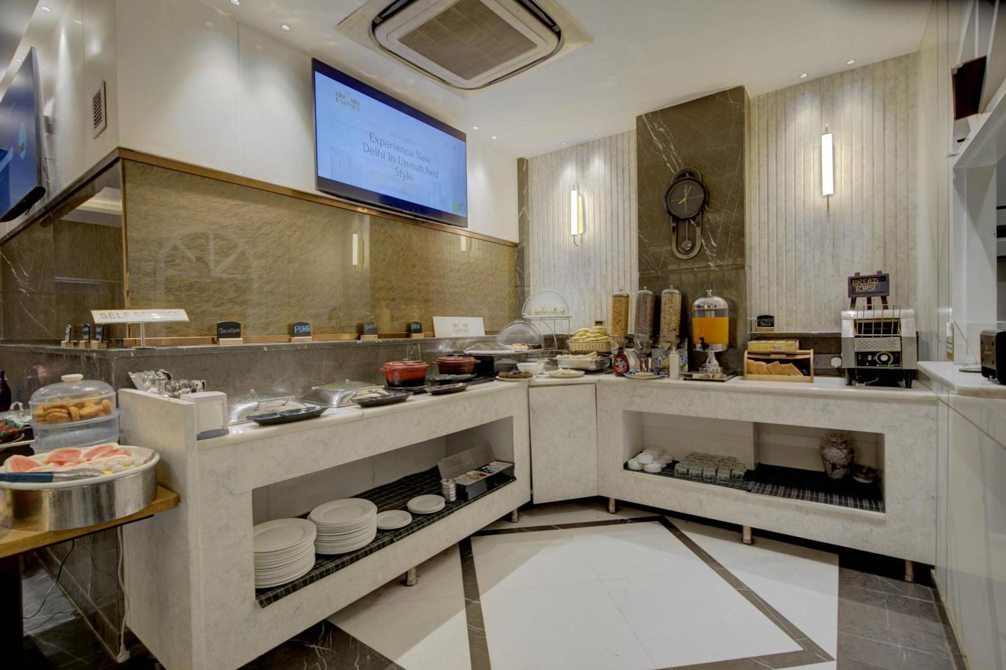 Empire Suites, Ню Делхи Екстериор снимка