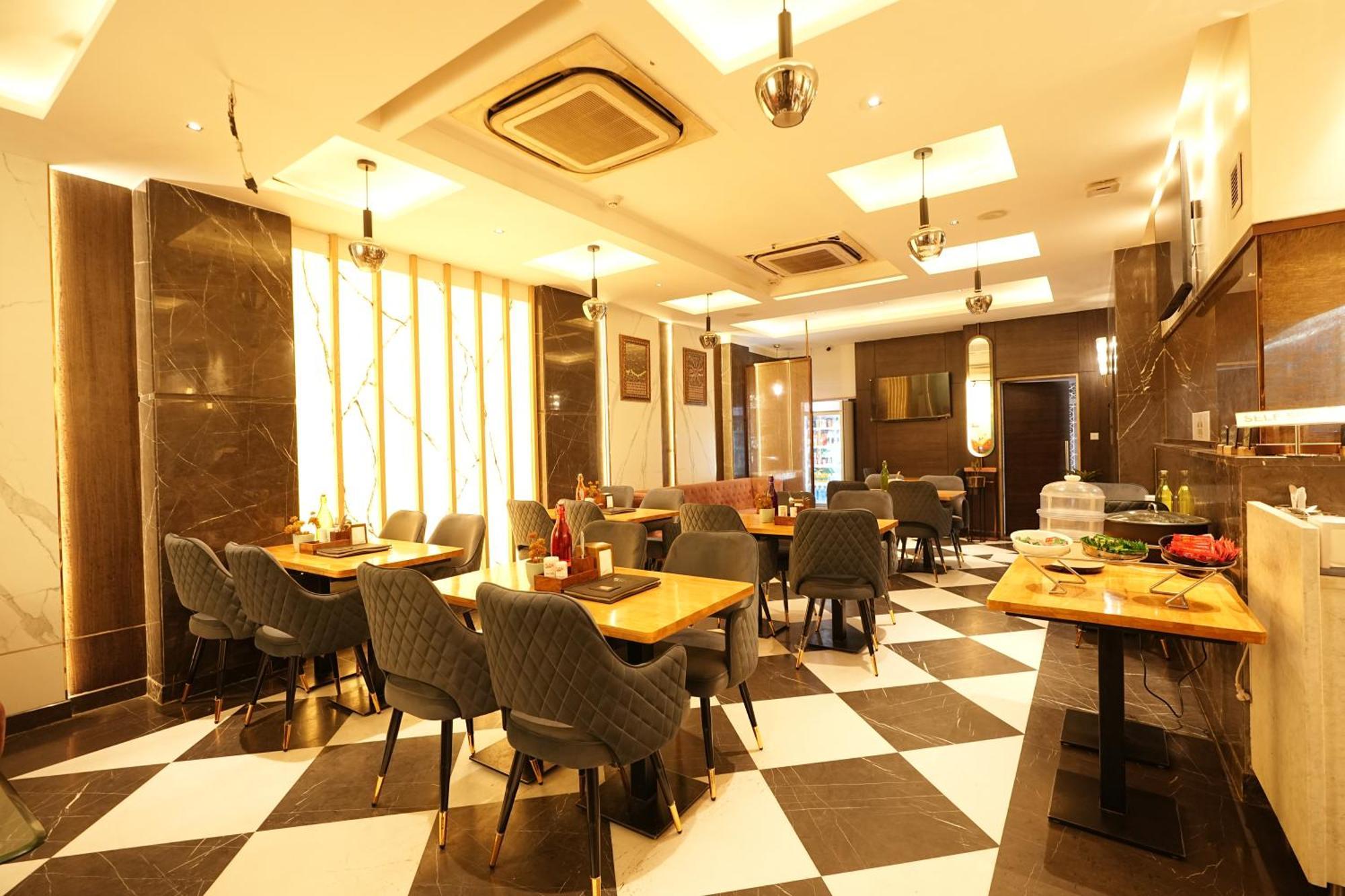 Empire Suites, Ню Делхи Екстериор снимка