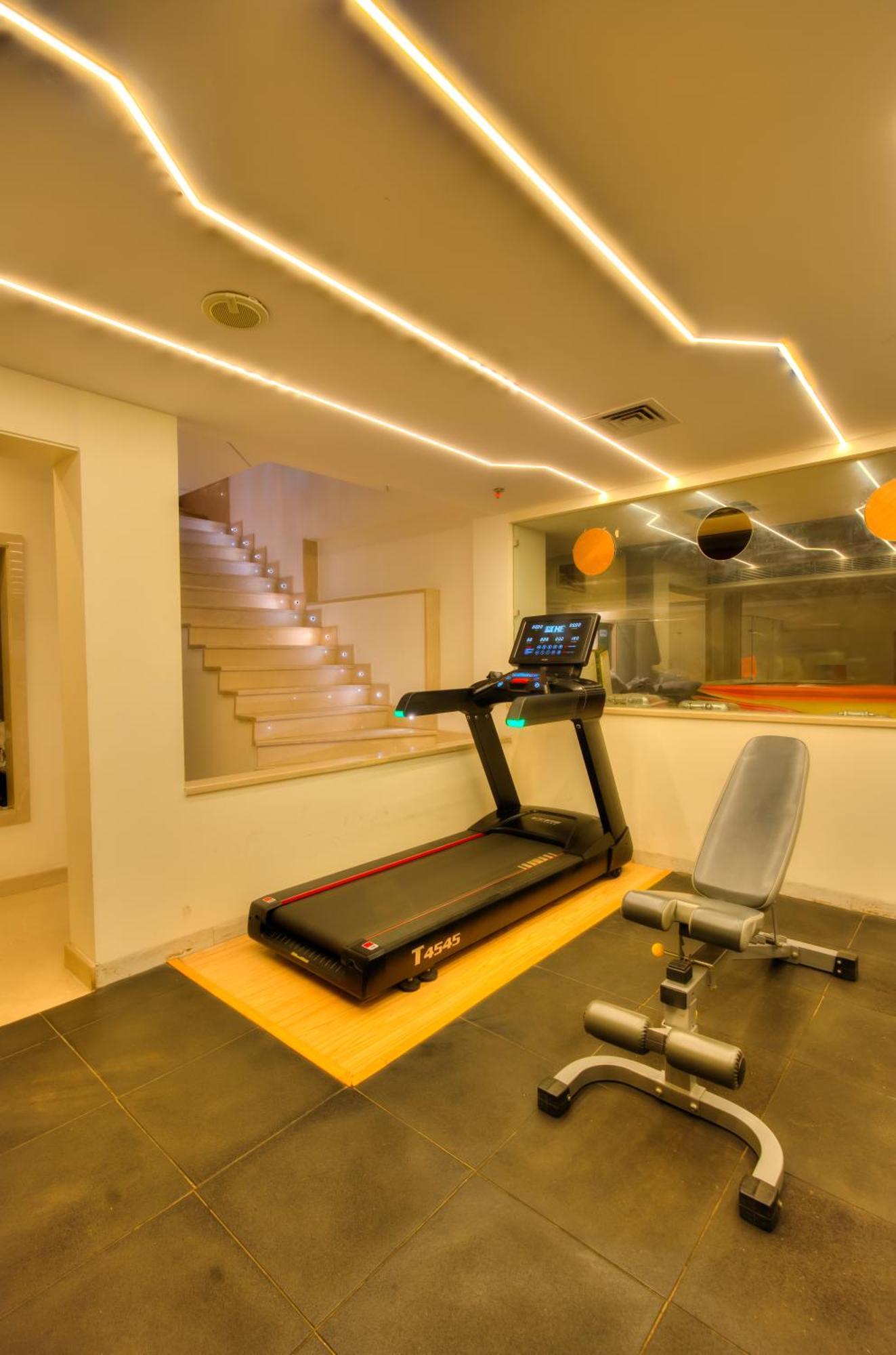 Empire Suites, Ню Делхи Екстериор снимка