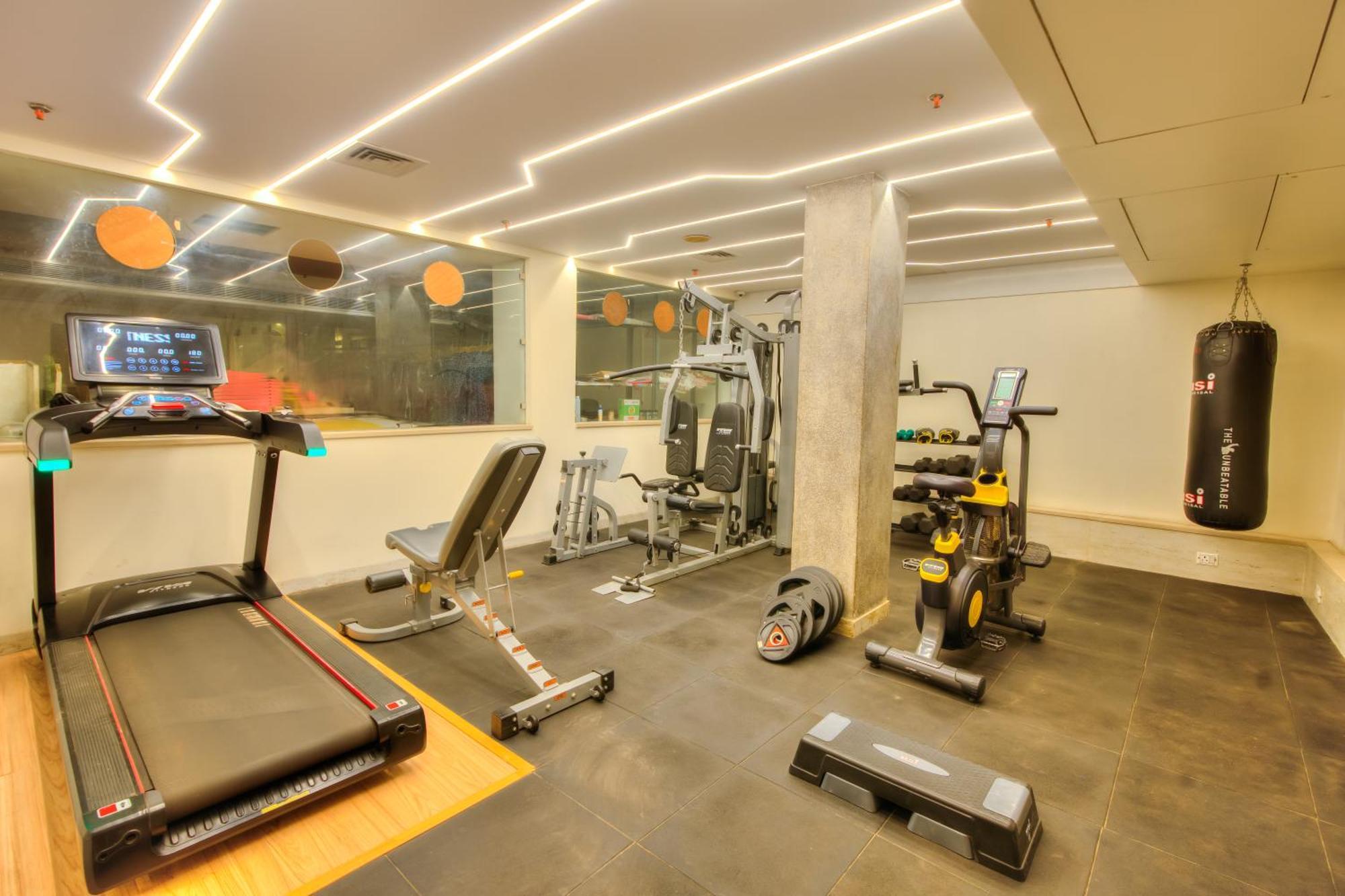 Empire Suites, Ню Делхи Екстериор снимка