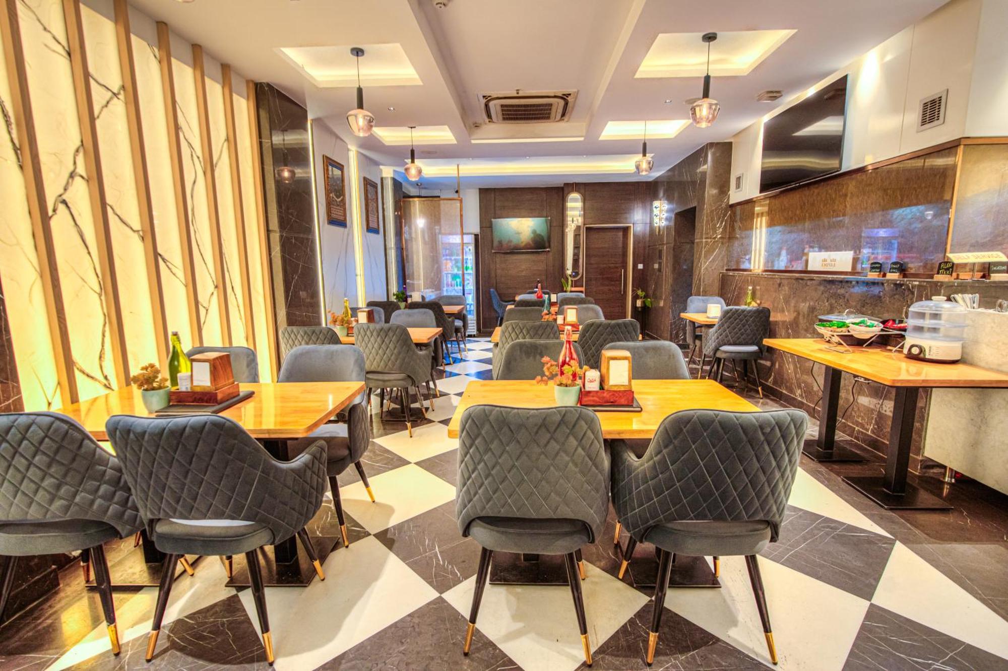 Empire Suites, Ню Делхи Екстериор снимка