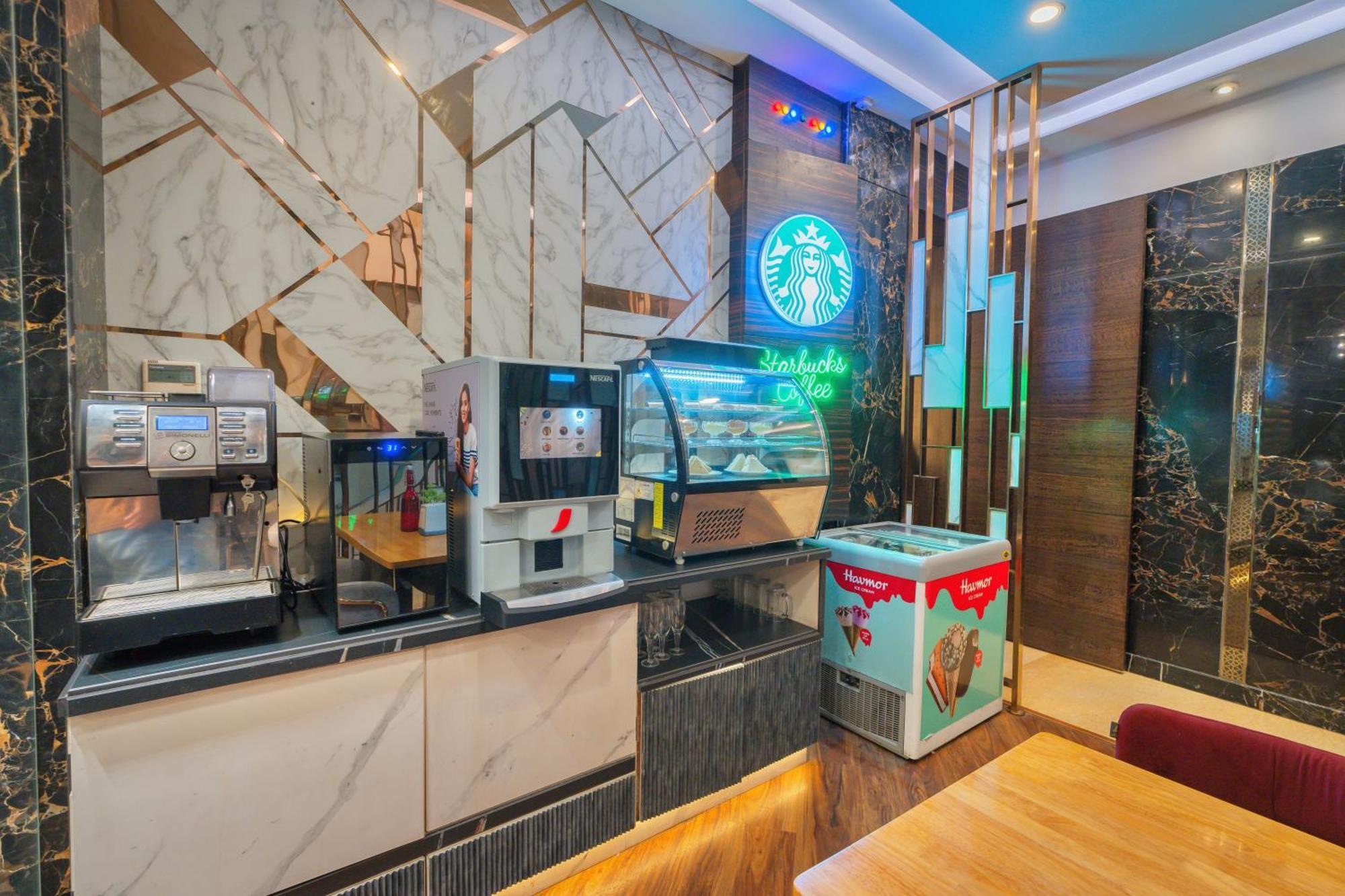 Empire Suites, Ню Делхи Екстериор снимка
