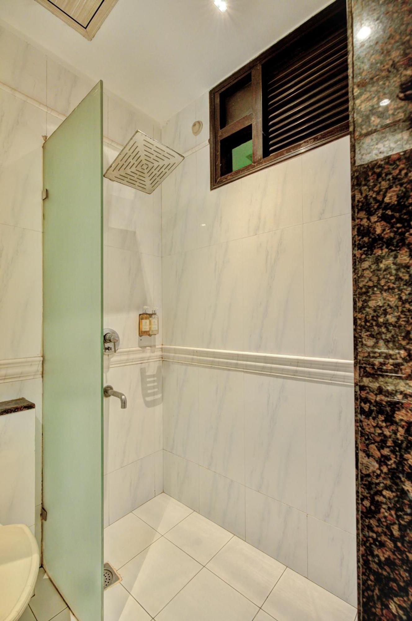 Empire Suites, Ню Делхи Екстериор снимка