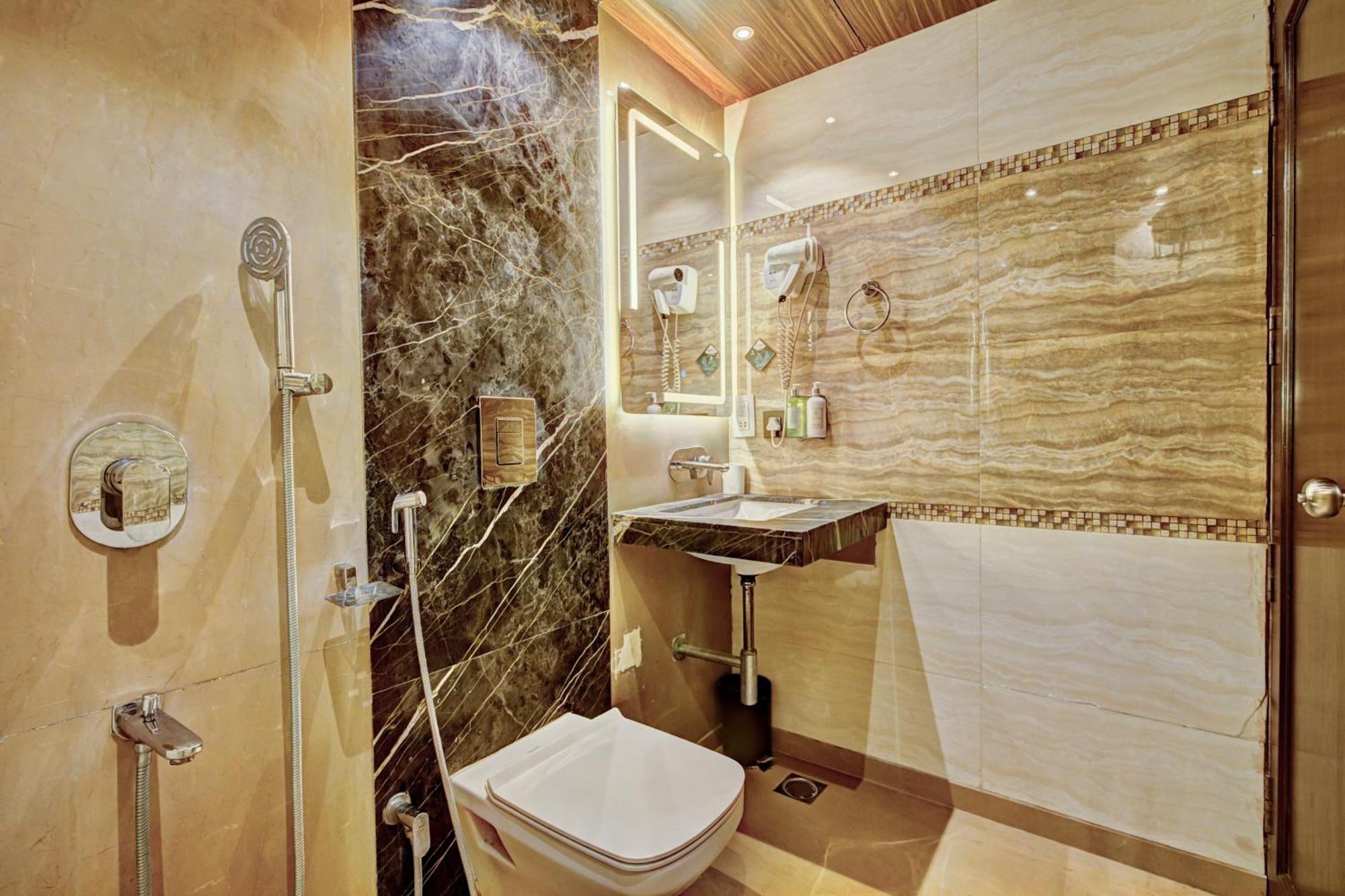 Empire Suites, Ню Делхи Екстериор снимка