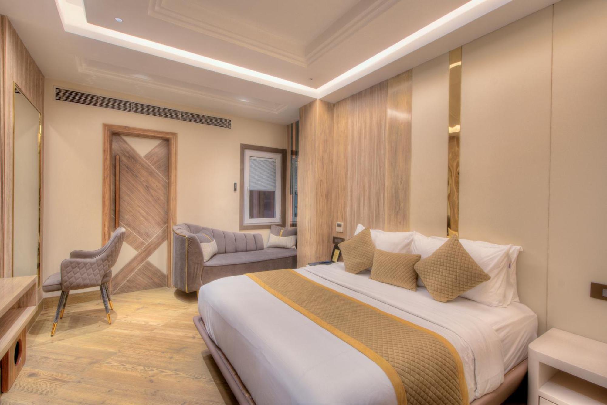 Empire Suites, Ню Делхи Екстериор снимка