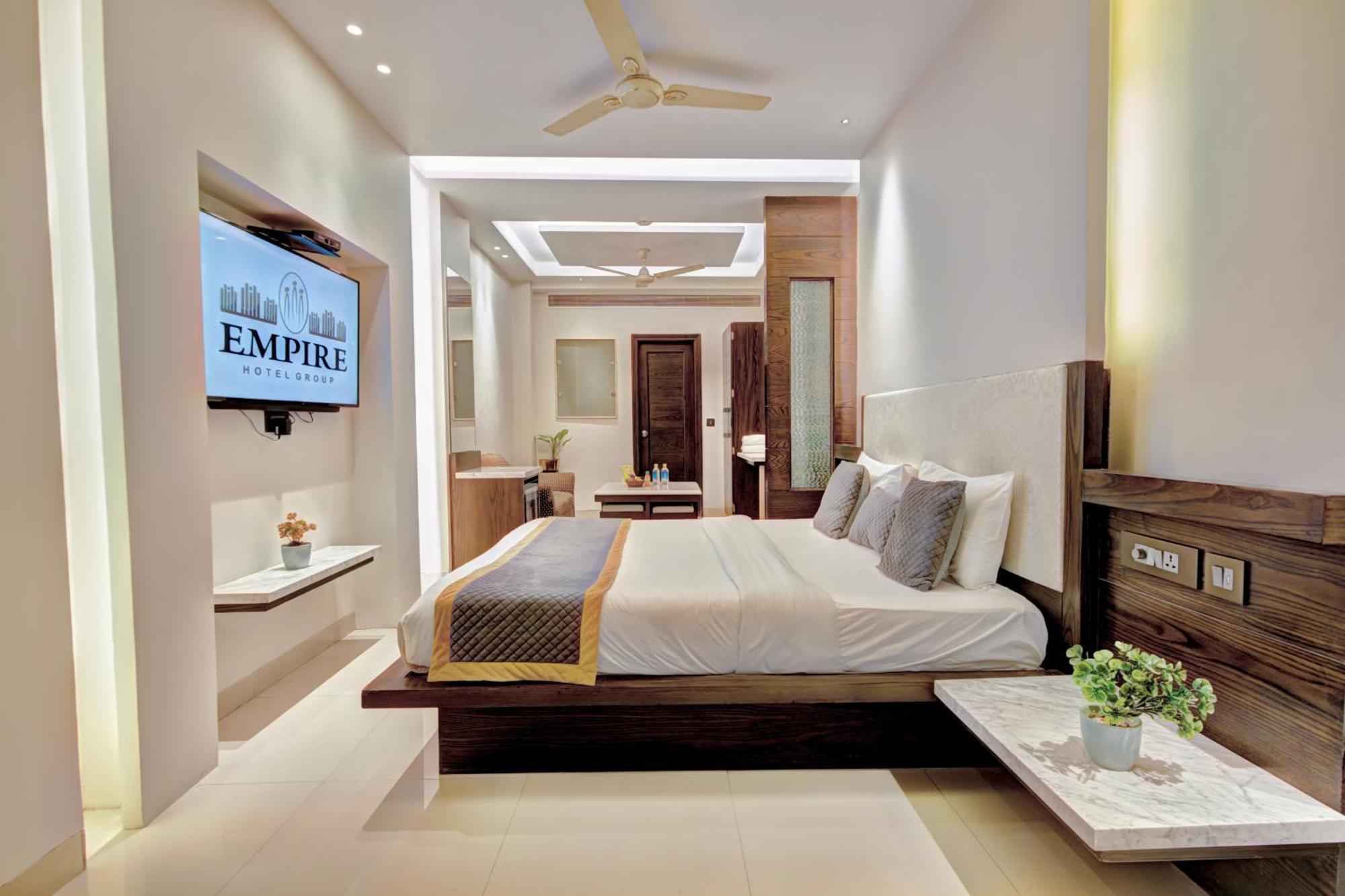Empire Suites, Ню Делхи Екстериор снимка