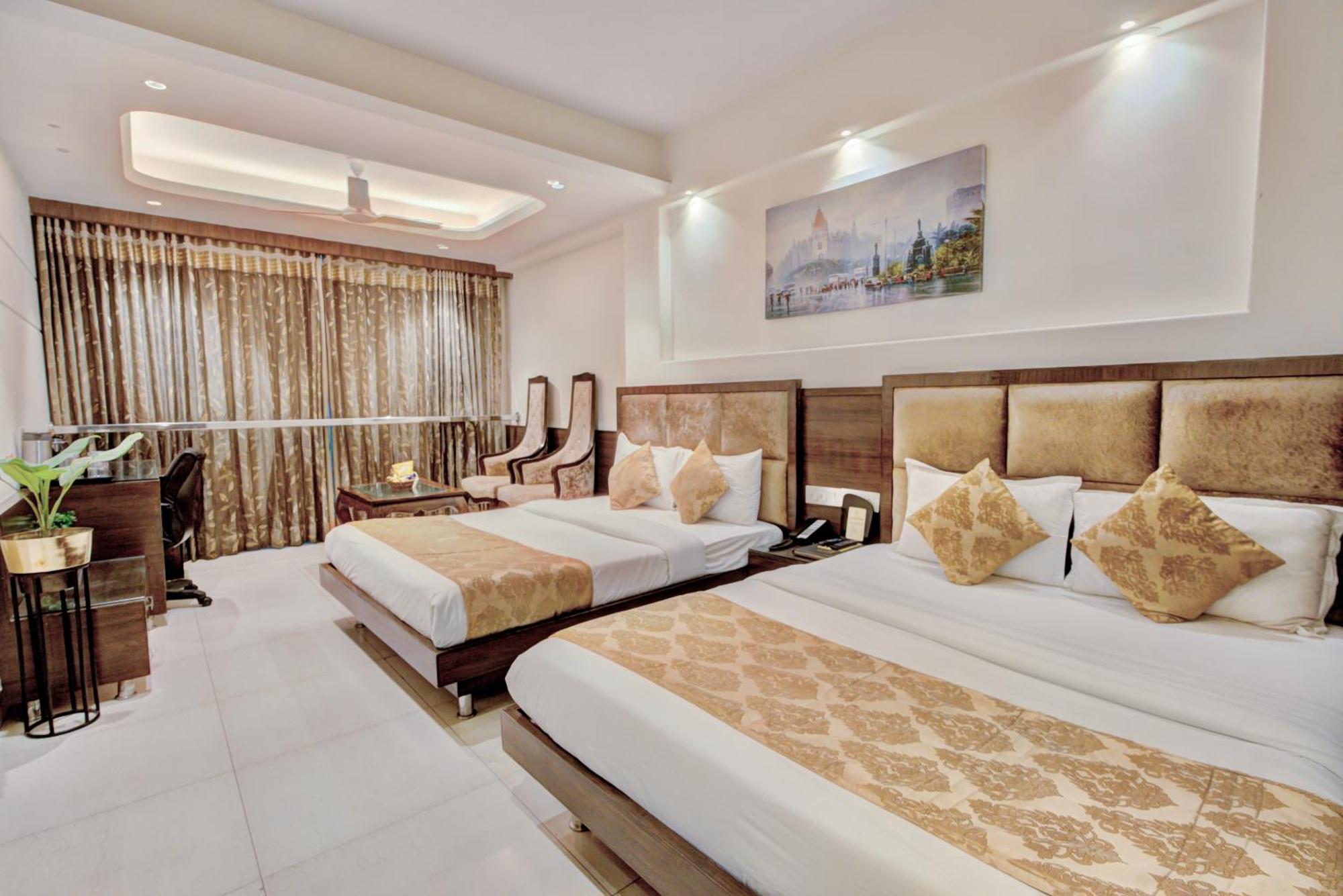 Empire Suites, Ню Делхи Екстериор снимка