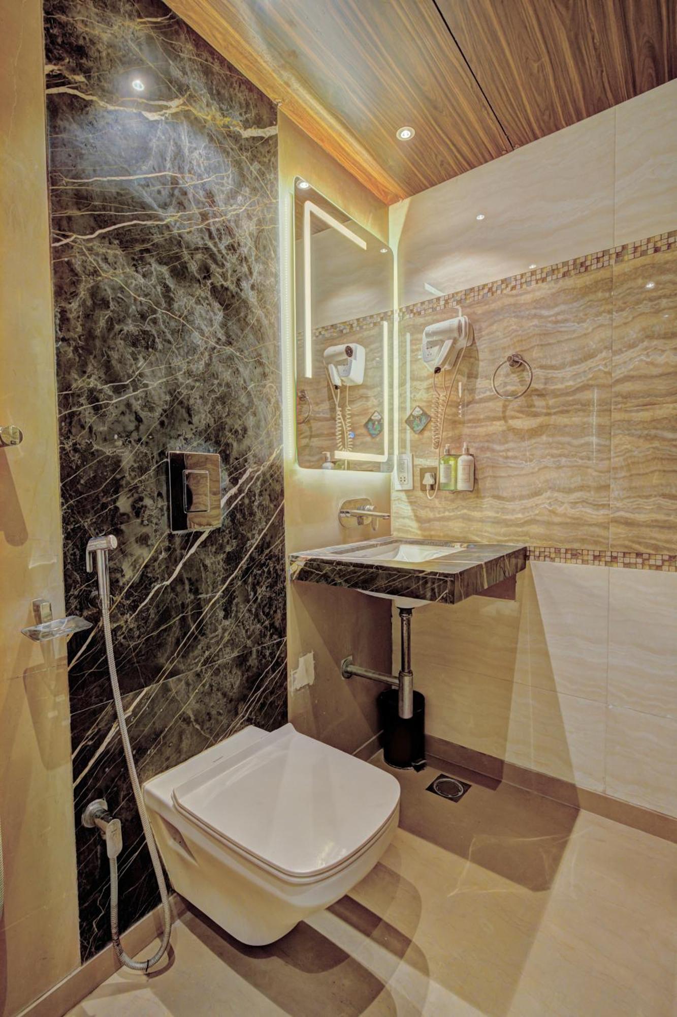 Empire Suites, Ню Делхи Екстериор снимка