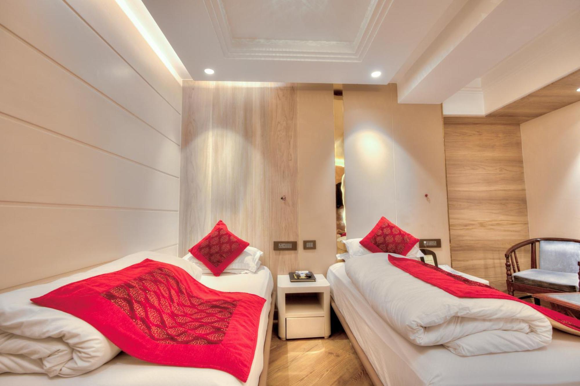 Empire Suites, Ню Делхи Екстериор снимка